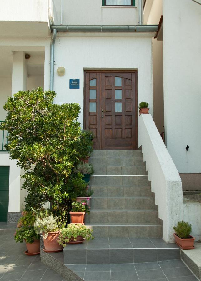 Apartments By The Sea Bilo, Primosten - 4191 Esterno foto