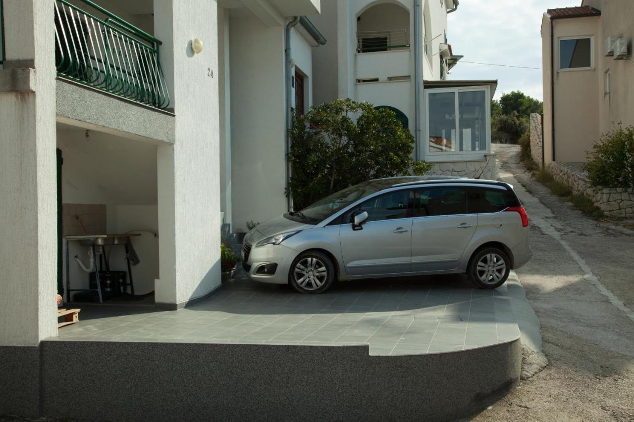 Apartments By The Sea Bilo, Primosten - 4191 Esterno foto