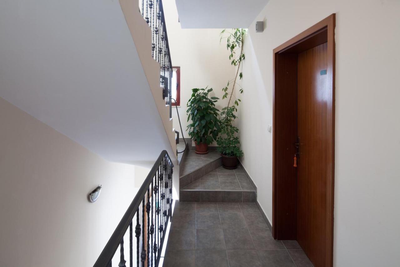Apartments By The Sea Bilo, Primosten - 4191 Esterno foto