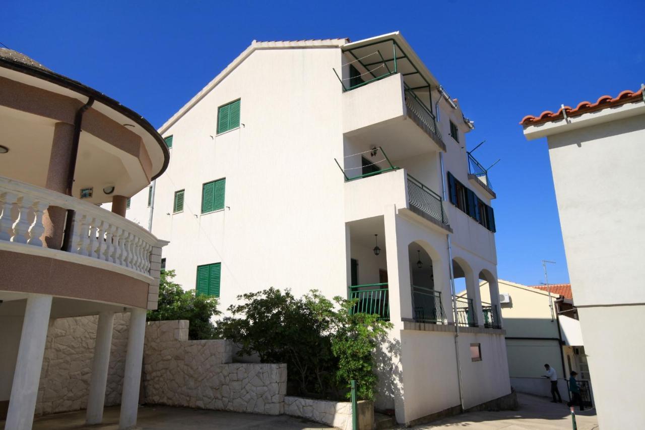 Apartments By The Sea Bilo, Primosten - 4191 Esterno foto
