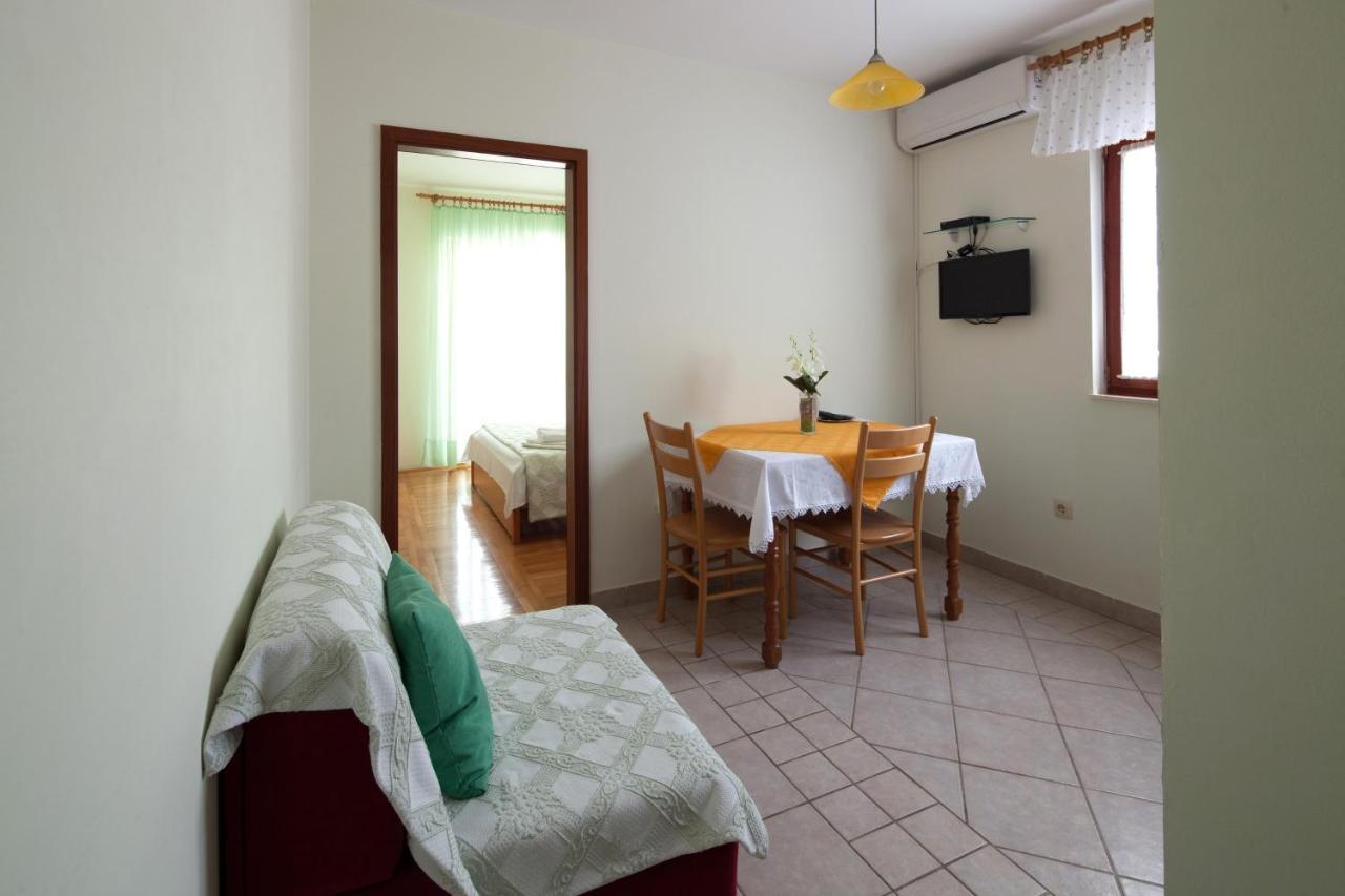 Apartments By The Sea Bilo, Primosten - 4191 Esterno foto