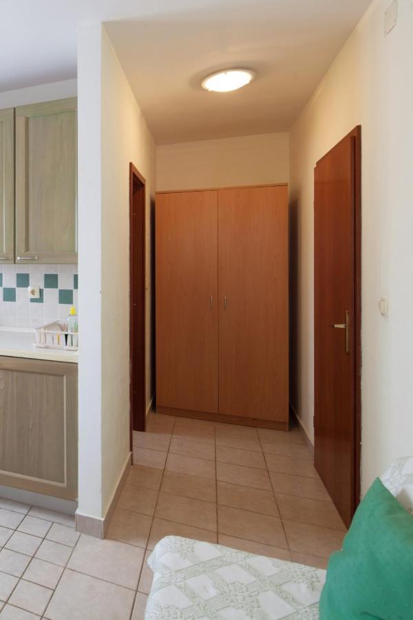 Apartments By The Sea Bilo, Primosten - 4191 Esterno foto