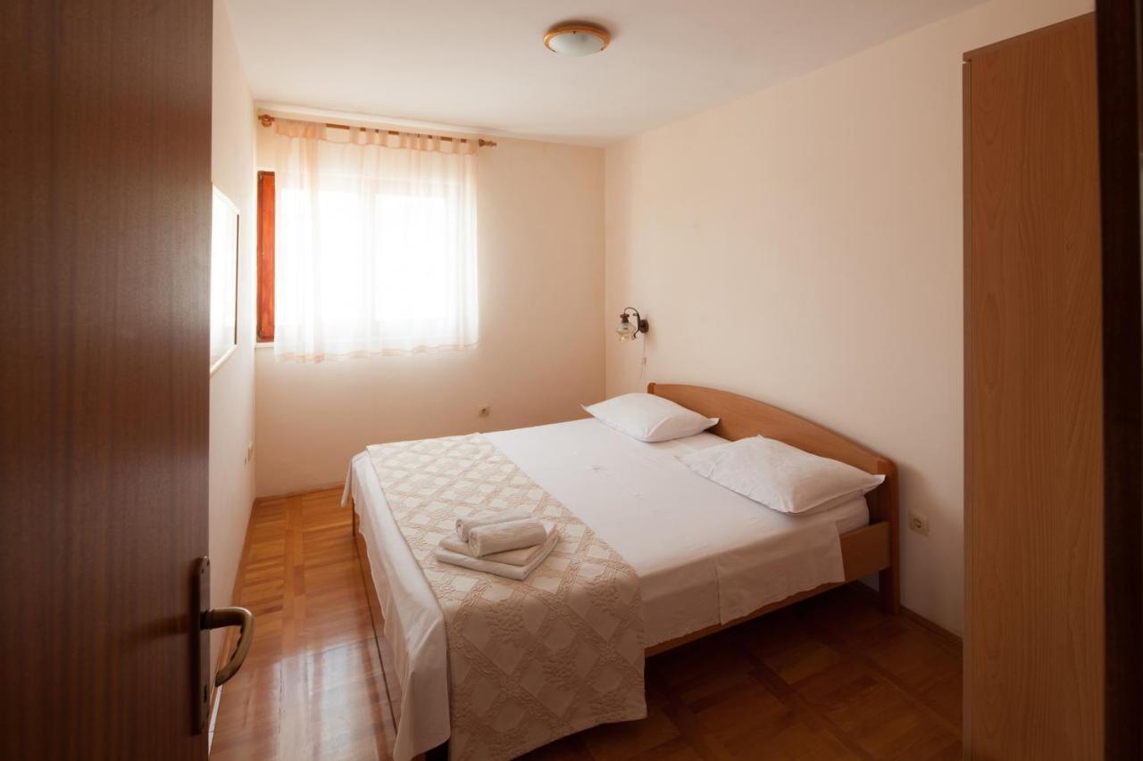 Apartments By The Sea Bilo, Primosten - 4191 Esterno foto