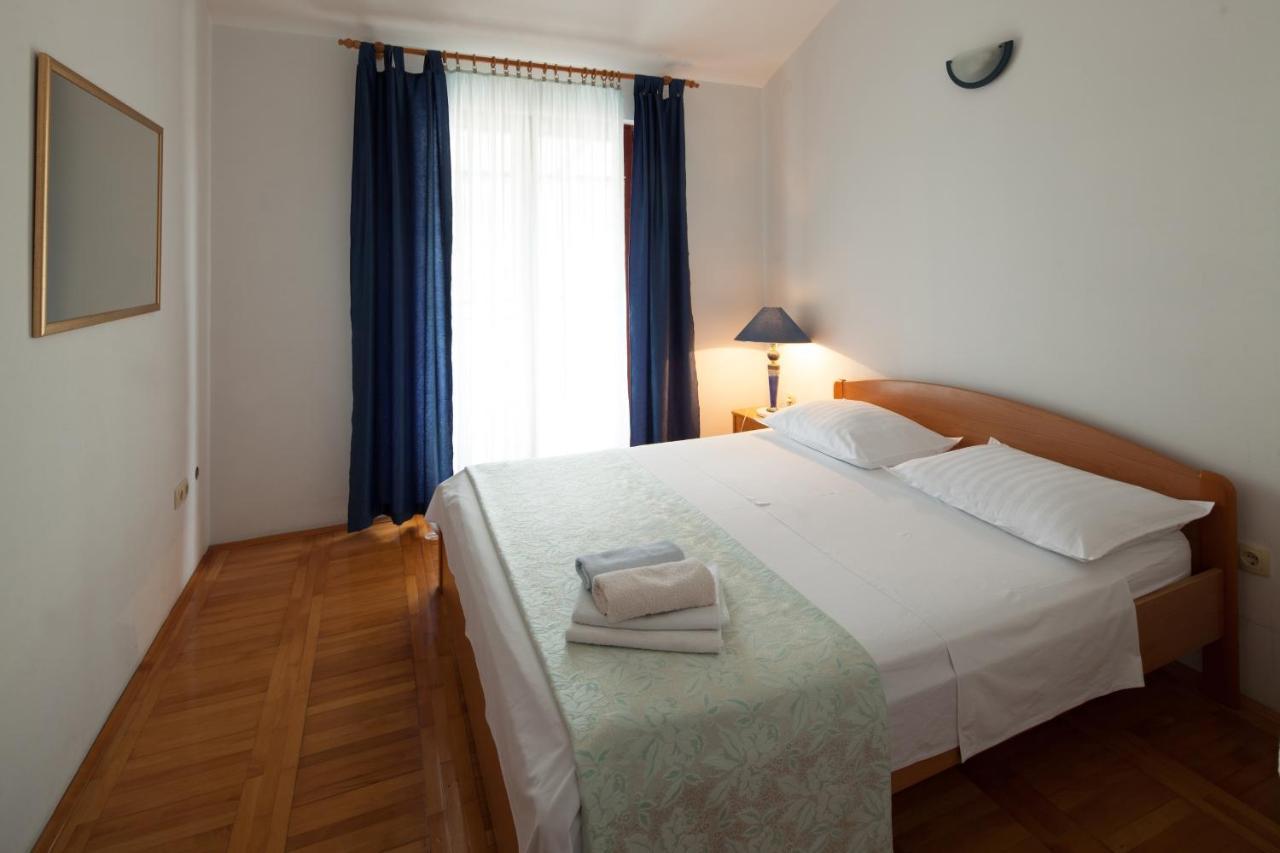 Apartments By The Sea Bilo, Primosten - 4191 Esterno foto