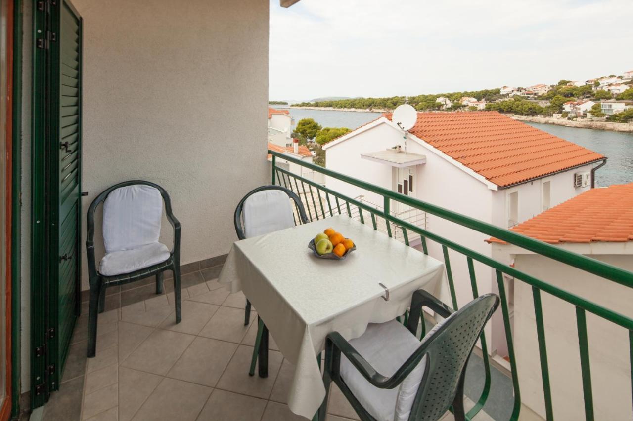 Apartments By The Sea Bilo, Primosten - 4191 Esterno foto